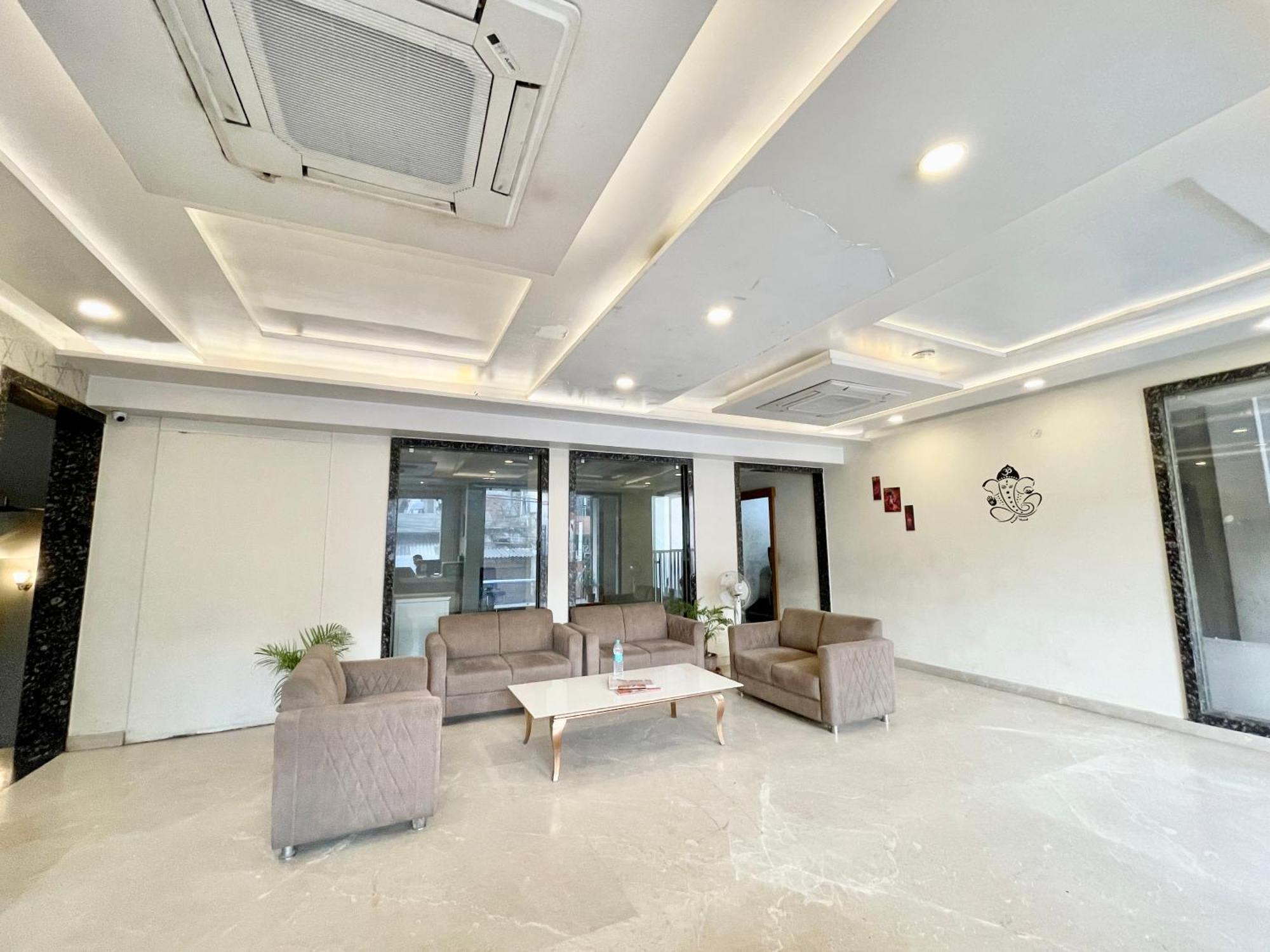 Hotel Rudraksh ! Varanasi !Fully-Air-Conditioned Hotel At Prime Location With Parking Availability, Near Kashi Vishwanath Temple, And Ganga Ghat 2 Exteriér fotografie