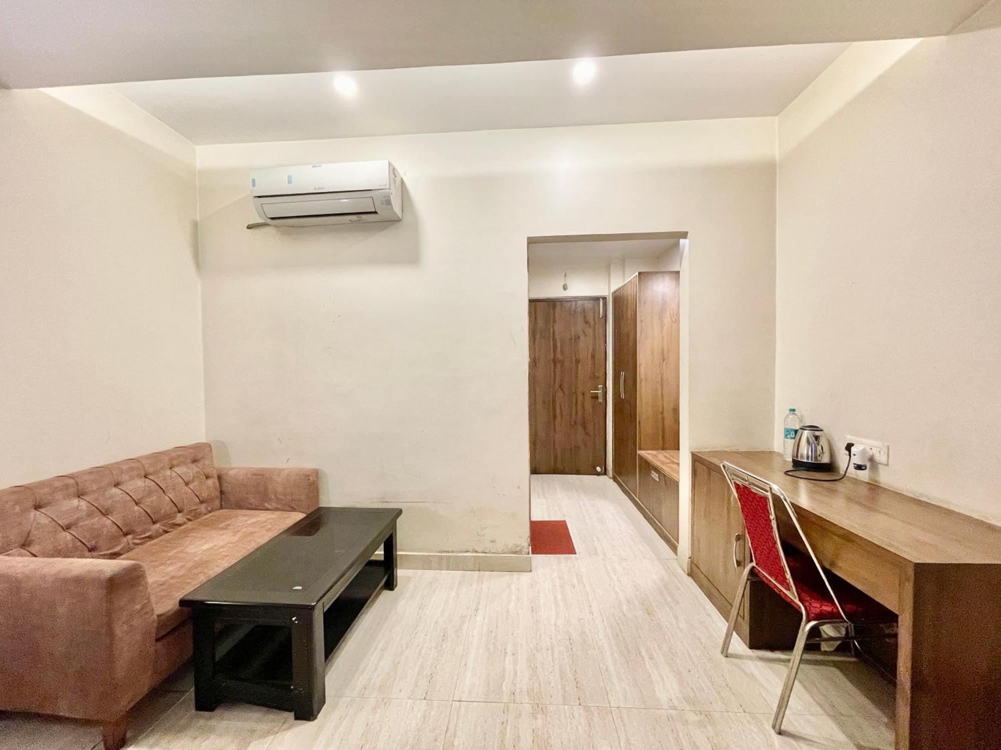 Hotel Rudraksh ! Varanasi !Fully-Air-Conditioned Hotel At Prime Location With Parking Availability, Near Kashi Vishwanath Temple, And Ganga Ghat 2 Exteriér fotografie