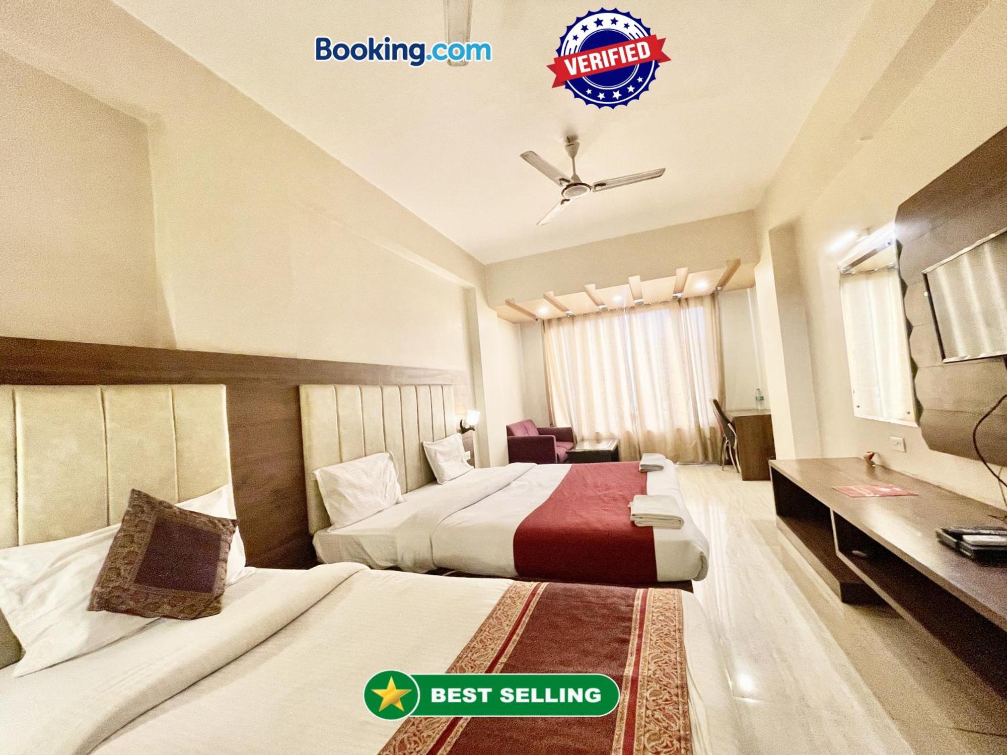 Hotel Rudraksh ! Varanasi !Fully-Air-Conditioned Hotel At Prime Location With Parking Availability, Near Kashi Vishwanath Temple, And Ganga Ghat 2 Exteriér fotografie