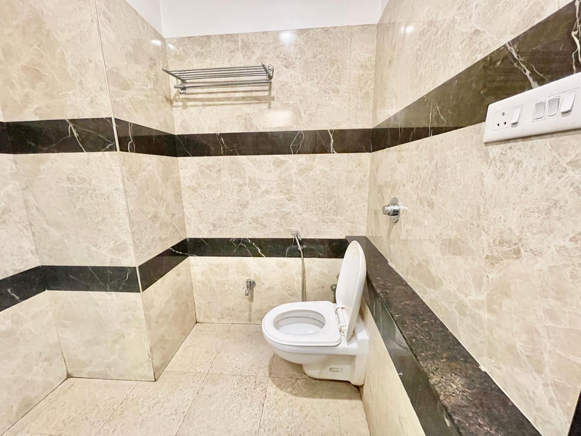 Hotel Rudraksh ! Varanasi !Fully-Air-Conditioned Hotel At Prime Location With Parking Availability, Near Kashi Vishwanath Temple, And Ganga Ghat 2 Exteriér fotografie