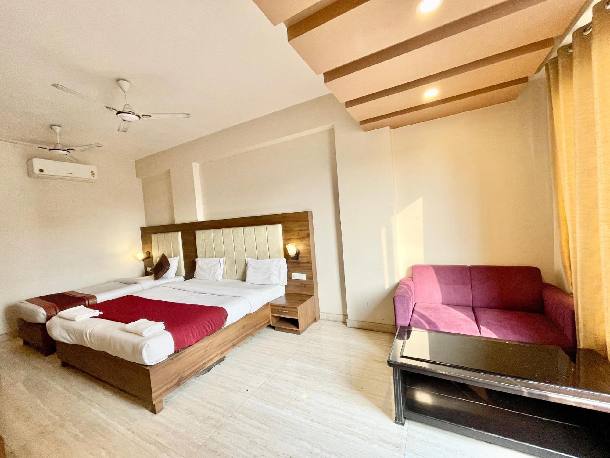 Hotel Rudraksh ! Varanasi !Fully-Air-Conditioned Hotel At Prime Location With Parking Availability, Near Kashi Vishwanath Temple, And Ganga Ghat 2 Exteriér fotografie