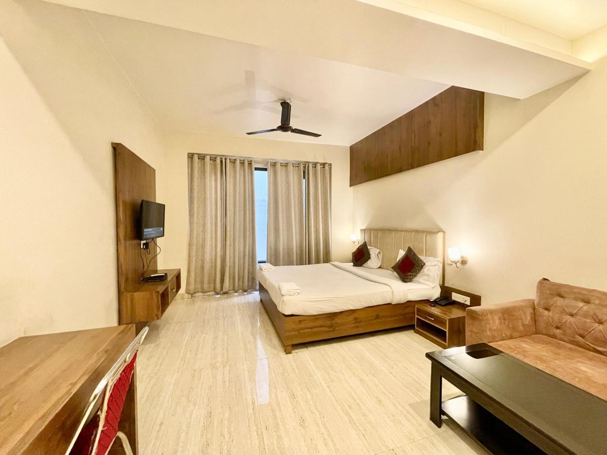 Hotel Rudraksh ! Varanasi !Fully-Air-Conditioned Hotel At Prime Location With Parking Availability, Near Kashi Vishwanath Temple, And Ganga Ghat 2 Exteriér fotografie