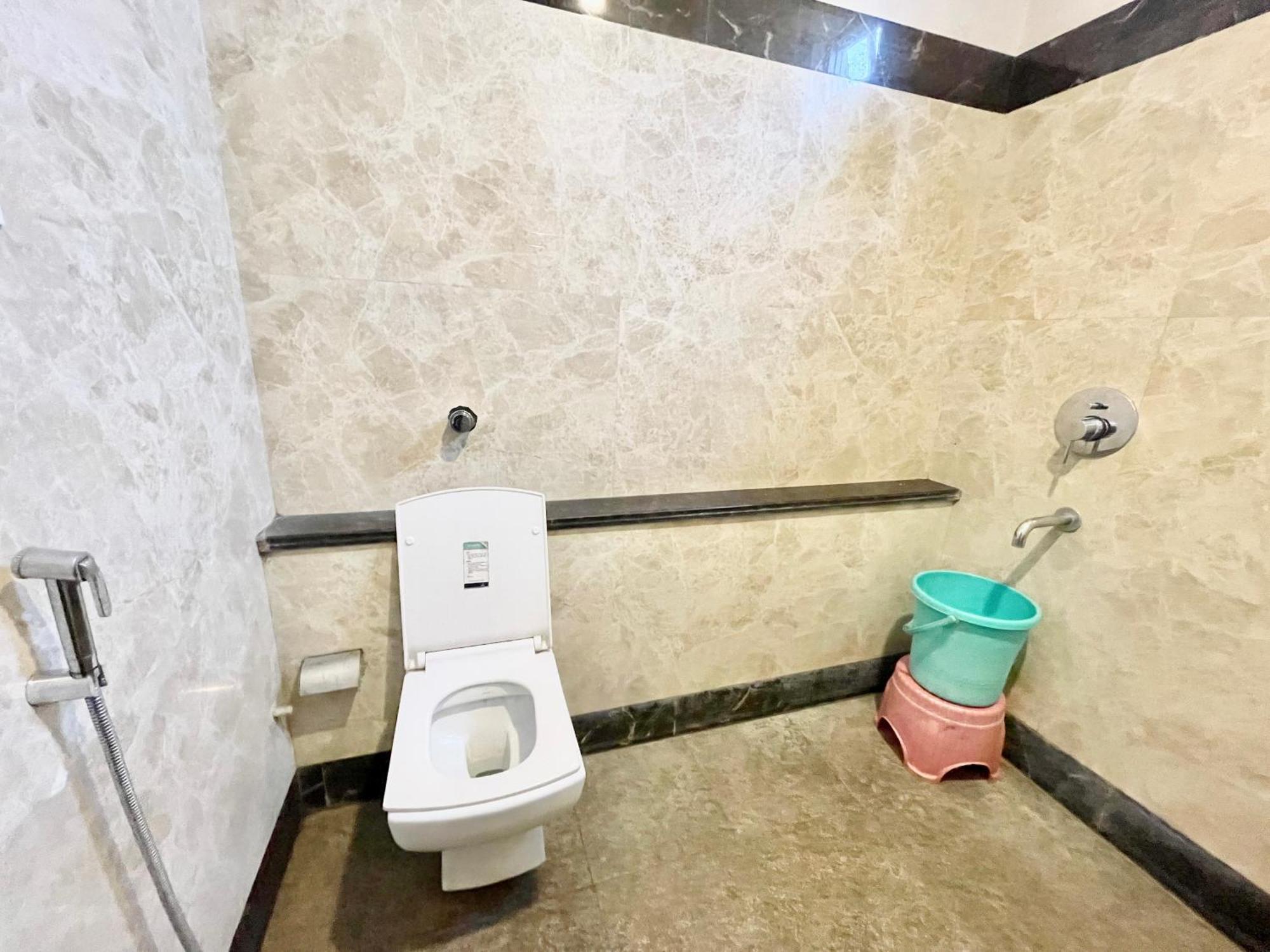 Hotel Rudraksh ! Varanasi !Fully-Air-Conditioned Hotel At Prime Location With Parking Availability, Near Kashi Vishwanath Temple, And Ganga Ghat 2 Exteriér fotografie