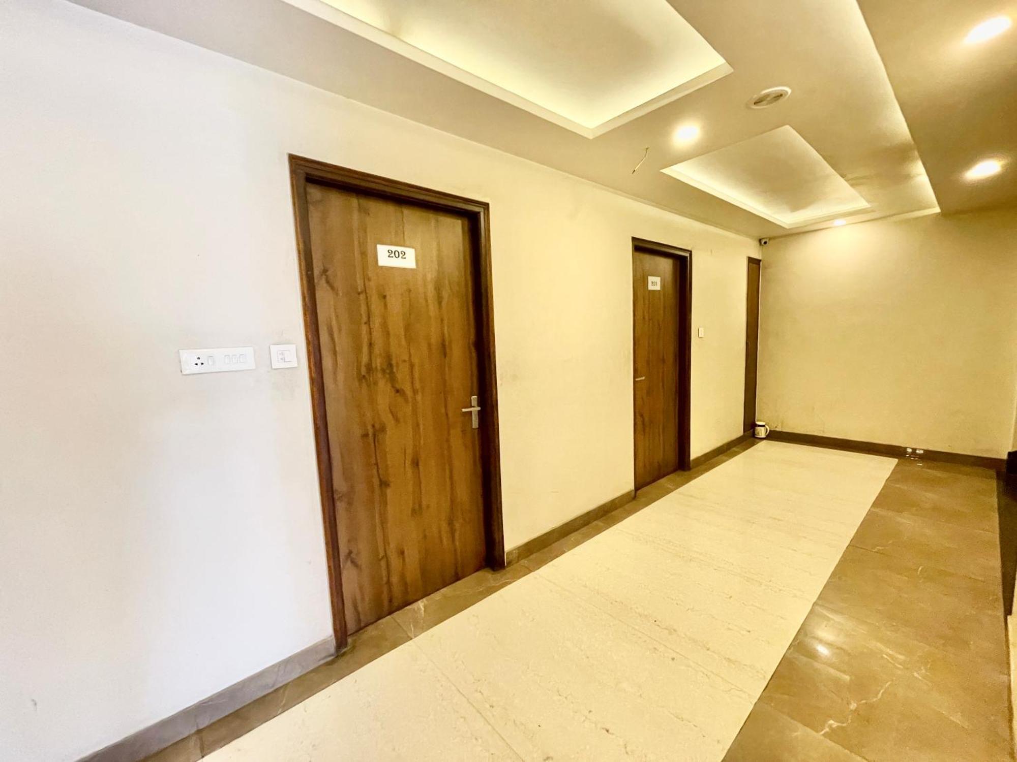 Hotel Rudraksh ! Varanasi !Fully-Air-Conditioned Hotel At Prime Location With Parking Availability, Near Kashi Vishwanath Temple, And Ganga Ghat 2 Exteriér fotografie
