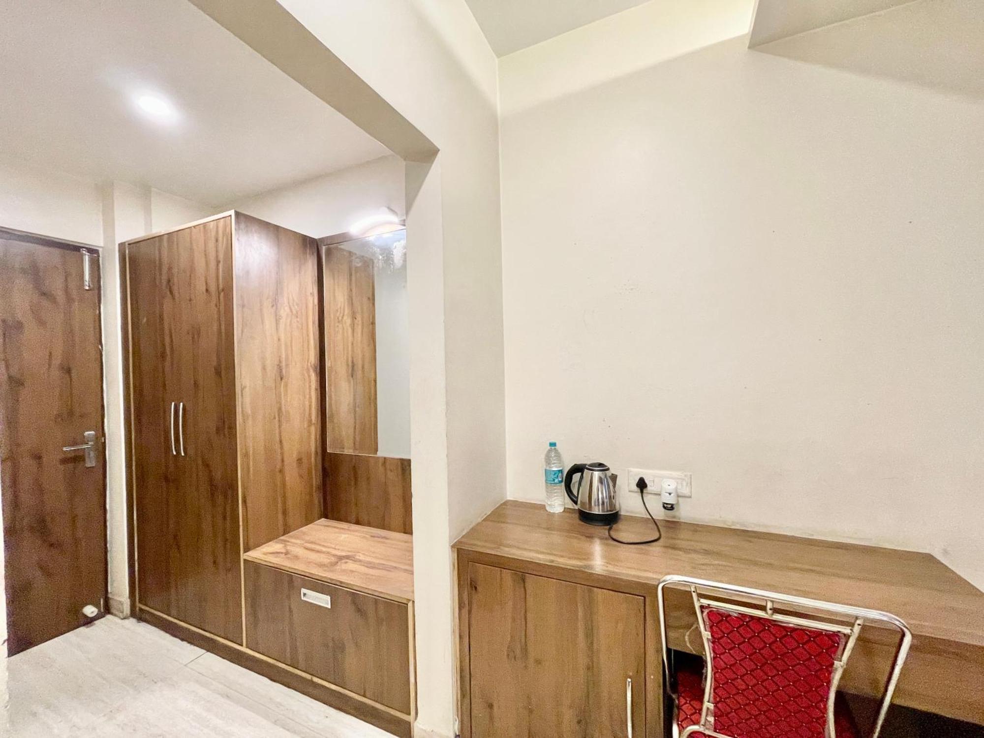 Hotel Rudraksh ! Varanasi !Fully-Air-Conditioned Hotel At Prime Location With Parking Availability, Near Kashi Vishwanath Temple, And Ganga Ghat 2 Exteriér fotografie