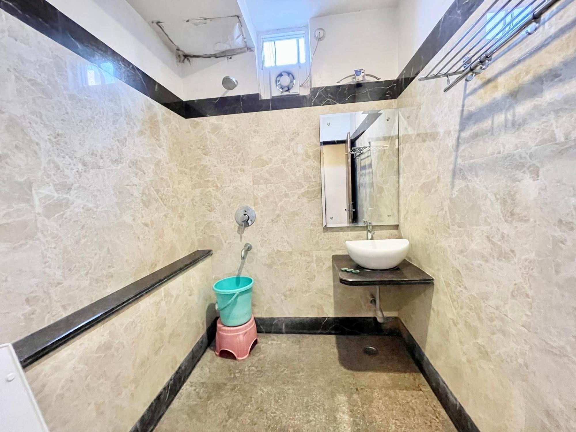 Hotel Rudraksh ! Varanasi !Fully-Air-Conditioned Hotel At Prime Location With Parking Availability, Near Kashi Vishwanath Temple, And Ganga Ghat 2 Exteriér fotografie