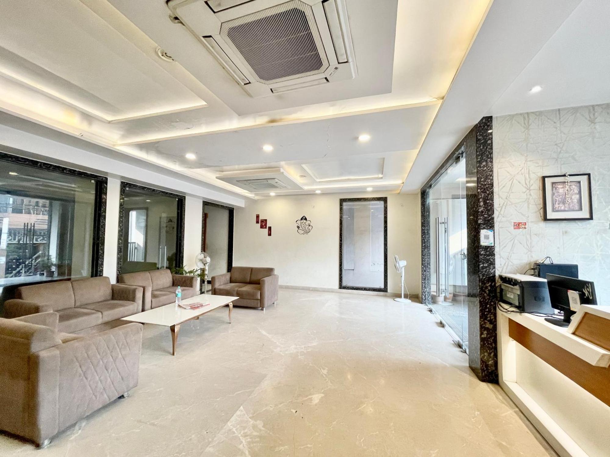 Hotel Rudraksh ! Varanasi !Fully-Air-Conditioned Hotel At Prime Location With Parking Availability, Near Kashi Vishwanath Temple, And Ganga Ghat 2 Exteriér fotografie